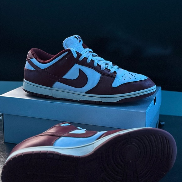 Selling the team red dunks - Picture 5 of 6